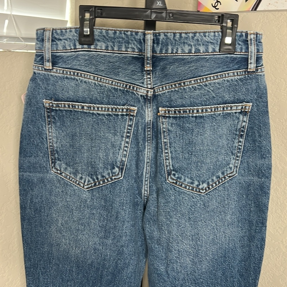 597 - We The Free NWT Free People Distressed Blue Jeans, Size 29 - Picture 7 of 10
